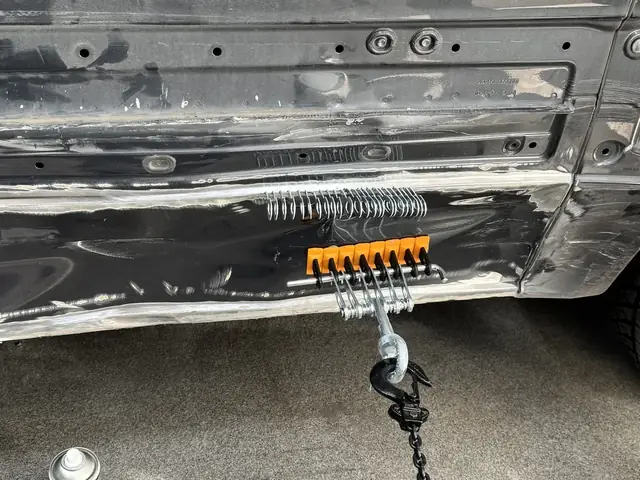 Federzugtechnik zur Instandsetzung einer Heckklappe