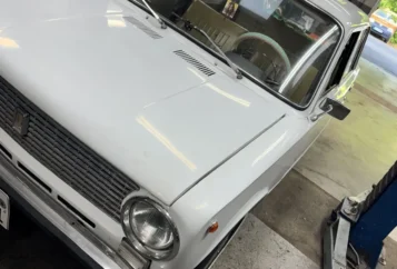 Oldtimer auf der Hebebühne – auch Klassiker werden betreut